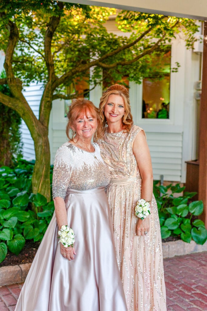 Mother of the Bride (or Groom) Dresses That Look Amazing in Photos and Make You Feel Fabulous - Nicole Goss Photography Mother of the Bride (or Groom) Dresses That Look Amazing in Photos and Make You Feel Fabulous - Nicole Goss Photography